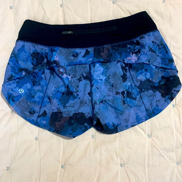 Lululemon speed shorts size 4 with 2.5” inseam - Picture 4 of 4